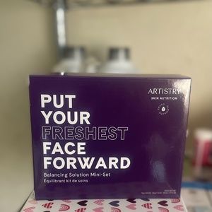 Limited Edition Artistry Mini skin care gift set